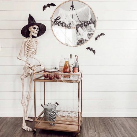 Halloween Bat Decorations, Image Halloween, Hallowen Ideas, Casa Halloween, Halloween Decor Diy, Fall Decor Inspiration, Spooky Szn, Fall Door, Fall Halloween Decor