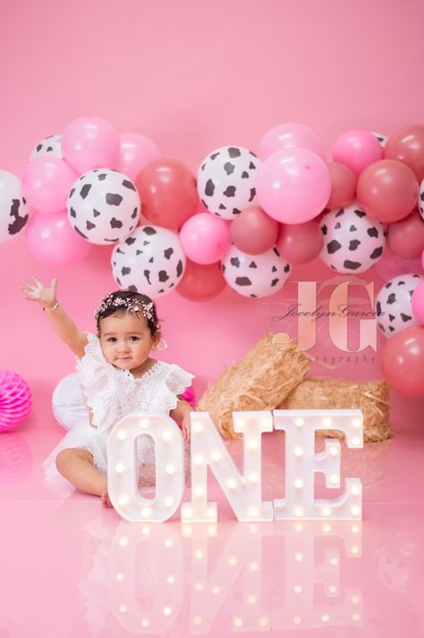 Cow First Birthday Pictures, My First Rodeo Birthday Photoshoot, Photography Graduation, Cow Birthday Parties, Farm Themed Birthday Party, Smash Cake Girl, First Birthday Pictures, Rodeo Birthday, Cowgirl Birthday Party