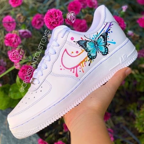 Butterfly drip🦋 Leave a like | comment your thoughts💭 @thecustommovement - custom sneakers by independent artists👟 📸: @croissantcustoms Sepatu Air Jordan, Butterfly Shoes, Custom Shoes Diy, Drip Design, Nike Shoes Air Force, White Nike Shoes, Jordan Shoes Girls, Custom Nike Shoes, All Nike Shoes