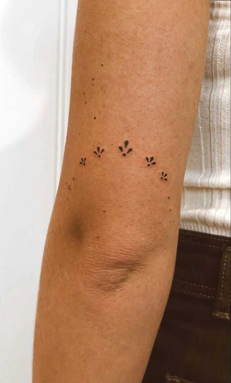 Millenial Tattoo Ideas, Small Walk In Tattoos, Small Tattoo Women Ideas, Ken Eurich Hand Tattoos, Small Upper Leg Tattoos Women, Tiny Filler Tattoo Ideas, Low Ankle Tattoo, Feel It All Tattoo, Dainty Knee Tattoos Women