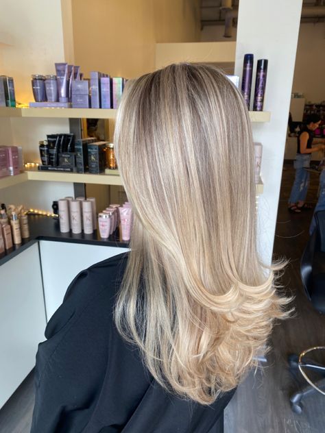 Light Blonde On Dark Hair, Vanilla Highlights On Blonde Hair, Full Head Highlights With Root Smudge, Baby Lights With Money Piece, Minimal Blonde Highlights, Beige Blonde Balayage Dark Roots, Full Head Of Blonde Highlights, Hair Styles For Greasy Hair, Blonde Balayage Straight Hair