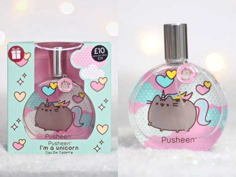 It looks so cute I will kiss it Pusheen Christmas, Pusheen Collection, Pusheen Merchandise, Pusheen Birthday, Pusheen Stuff, Cat Bathing, Pusheen Love, Pusheen Cute, Pusheen The Cat