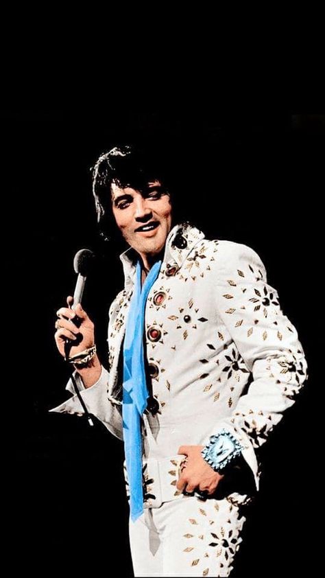 Elvis Wallpaper, Elvis Cd, Elvis Presley Concerts, Elvis Has Left The Building, Elvis Jumpsuits, Graceland Memphis, King Elvis Presley, Elvis Pictures, I Love Elvis