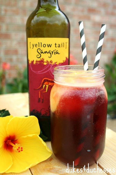 sangria float Sorbet Float, Cocktail Inspiration, 5 Oclock, Float Recipes, Wine Ideas, Best Summer Cocktails, Drink Recipes Nonalcoholic, Mango Sorbet, Smoothie Drink Recipes