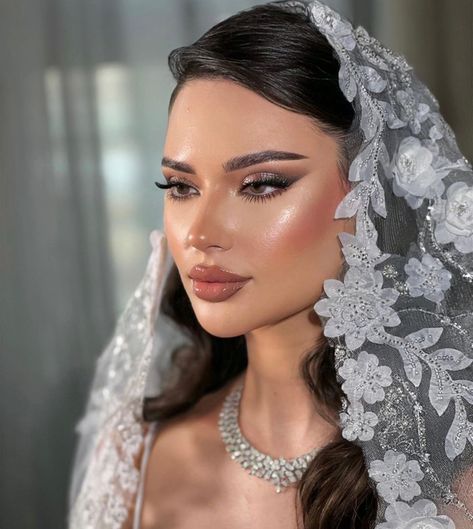 Nikkah Makeup, Surprise Dance Outfits, Glam Bride Makeup, Eid Makeup, Muslim Wedding Photos, Glam Wedding Makeup, Pakistani Bridal Makeup, Glam Bride, Wedding Planning Decor