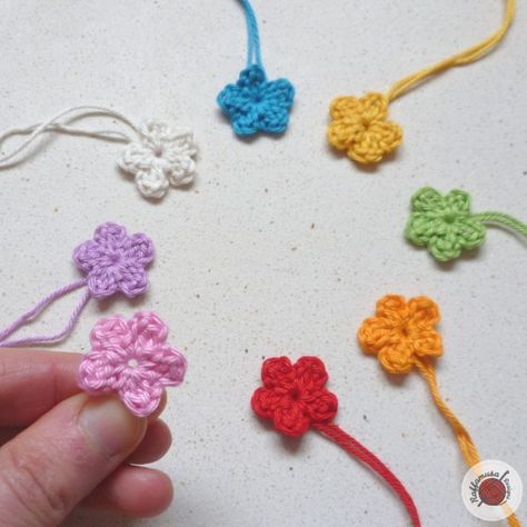 Flower Applique Patterns, Crochet Small Flower, Crochet Applique Patterns Free, Crochet Embellishments, Heart Applique, Crochet Flowers Easy, Crochet Flowers Free Pattern, Crochet Plant, Crochet Daisy