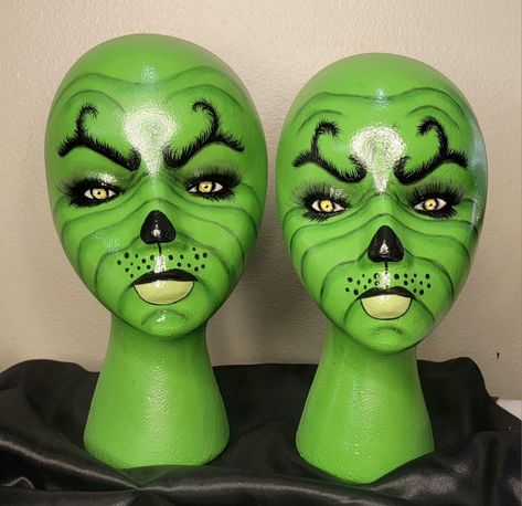 Styrofoam Head Art, Grinch Makeup, Styrofoam Heads, Painted Mannequin, Styrofoam Head, Head Art, The Grinch, Halloween Art, Table Top Decor