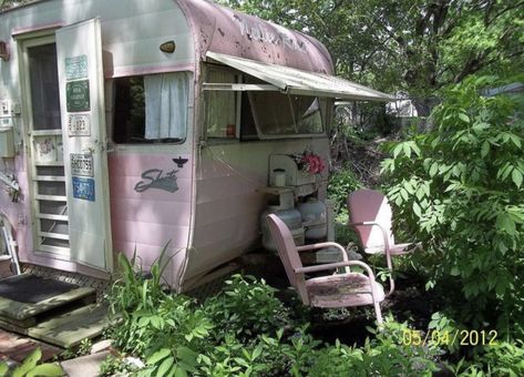 Camper Crafts, Trailer Park Trash, Vintage Trailers Restoration, Vintage Trailer Interior, Vintage Camper Interior, Trailer Interior, Honeymoon Spots, Camping Places, Vintage Campers Trailers