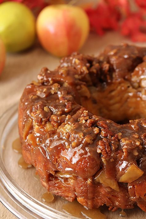 Caramel Apple Monkey Bread Bread Creative, Caramel Apple Sauce, Apple Monkey Bread, Monkey Breads, Bubble Bread, Buttery Rolls, Colorado Food, Angel Food Cake Pan, Yeast Rolls