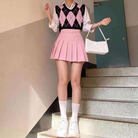 Pink Tennis Skirt Outfit, Pink Skirt Outfits, Pink Tennis Skirt, Tennis Skirt Outfit, Crop Vest, Cute Skirt Outfits, Kawaii Fashion Outfits, Elegante Casual, Kpop Fashion Outfits