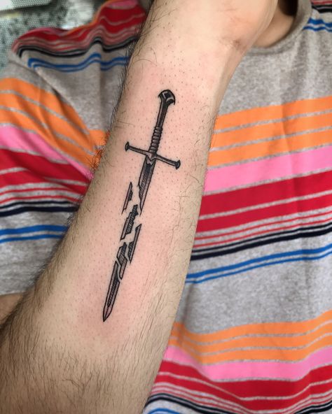 Swordsman Tattoo, Shards Of Narsil, Thigh Piece Tattoos, Lotr Tattoo, Lower Leg Tattoos, Blade Tattoo, Around Arm Tattoo, Inner Forearm Tattoo, Samurai Tattoo Design