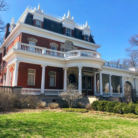 #EllwoodHouse #DeKalbIL #historic #enjoyillinois #mansion #architecture #ushistory #victorianhouse #museum #illinois #dekalb #tour #midwest… Mansion Architecture, Dekalb Illinois, Us History, House In The Woods, Victorian Homes, Old Houses, Mansion, Illinois, House Styles