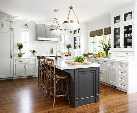 Black and White Kitchen Island. Love the drawers under the upper cabinets and the corner appliance garage :) Contrasting Kitchen Island, Appliance Garage, Kabinet Dapur, White Kitchen Island, Kitchen Cabinets Decor, Dark Kitchen, Classic Kitchen, White Kitchen Design, Upper Cabinets