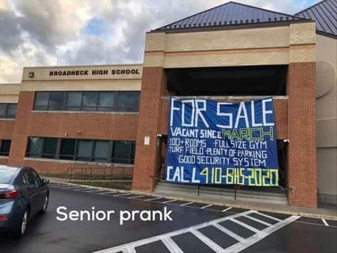 Good Senior Prank Ideas, School Muck Up Day Ideas, Senior Class Pranks, Senior Pranks High School Outside, Senior Pranks Ideas, Senior Prank Day Ideas, School Prank Ideas, Year 12 Muck Up Day Ideas, Grad Pranks