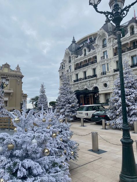 Monaco Winter Aesthetic, Moon Boots Fur, Monaco Christmas, G Wagon Aesthetic, Christmas Porsche, Wagon Aesthetic, Monaco Winter, Porsche Jeep, Monaco City