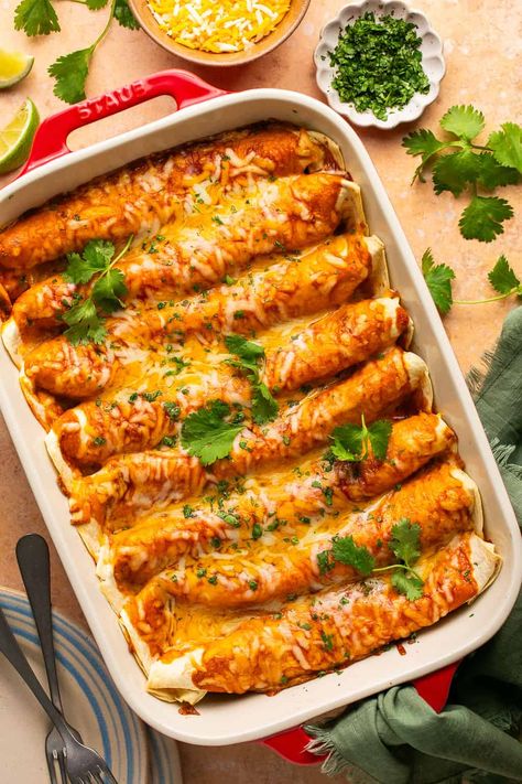 These High Protein Chicken Enchiladas the best 30-minute weeknight meal. Made with tender chicken, creamy cheese and the best tangy enchilada sauce. Packed with fiber and 38 grams of protein! High Protein Easy Dinner Recipes, Fall Dinner Ideas High Protein, One Pan High Protein Meals, Casserole Recipes High Protein, No Meat Protein Meals, High Protein Enchilada Casserole, Easy Dinner High Protein, Protien Meals Simple Dinner Healthy, Crockpot Recipes Protein