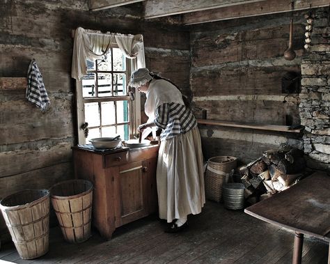 Old cabin kitchen | ektelonn | Flickr Old Cabin Kitchen, Cabin Kitchens Ideas, 1800s Cabin, Old Cabin Interior, Log Cabin Kitchen Ideas, Cabin Kitchen Ideas, Kitchens Green, Medieval Core, Medieval Interior