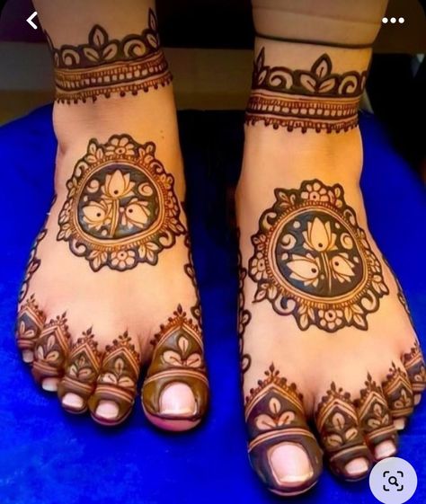 Mehendi Legs Bridal, Simple Mehndi For Leg, Mehendi On Leg, Bridal Mehandi For Leg, Bridal Mehendi For Foot, Bridal Mehendi Legs Designs, Simple Leg Mehndi Design, Engagement Leg Mehndi Designs, Legs Design Mehndi