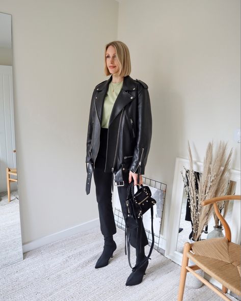 Oversized Biker Jacket Outfit, Short Leather Jacket Outfit, Leather Jacket Outfit Women, Acne Leather Jacket, Everyday Fall Outfits, Faux Leather Jacket Outfit, Womens Leather Jacket Outfit, Tokyo Outfits, Biker Jacket Outfit