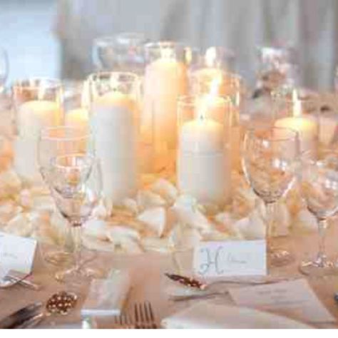 White candles and white rose petals...simple, classic, elegant, romantic! ♥ Winter Wedding Table Decorations, Whistler Wedding, Winter Wedding Table, Centerpieces Floral, Winter Wedding Centerpieces, Tables Wedding, Winter Wedding Decorations, Centerpieces Wedding, Bouquets Wedding