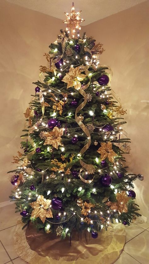 Christmas Tree Ideas Purple Gold, Purple And Gold Ornaments Christmas Tree, Purple Tree Decorating Ideas, Christmas Tree Purple And Gold, Purple And Gold Christmas Tree Ideas, Purple Tree Christmas, Christmas Tree Ideas Purple, Purple Gold Christmas Tree, Purple And Gold Christmas Decorations