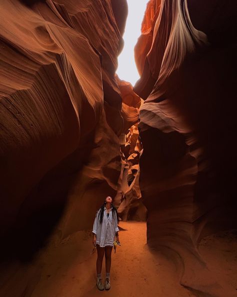 Antelope Canyon Winter, Zion National Park Photo Ideas, Zion Instagram Pictures, Grand Canyon Photos, Sedona Arizona Hiking Outfits, Grand Canyon Photoshoot, Grand Canyon Instagram Pictures, Zion National Park Aesthetic, Utah Instagram Pictures