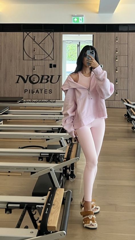 Aesthetic Gym Clothes, Pilates Princess Workout, Reformer Pilates Aesthetic, Workout Aesthetic Gym, Gym Aesthetic Women, Winter Gym Outfit, Cardio Bunny, Healthy Lifestyle Aesthetic, Princess Workout