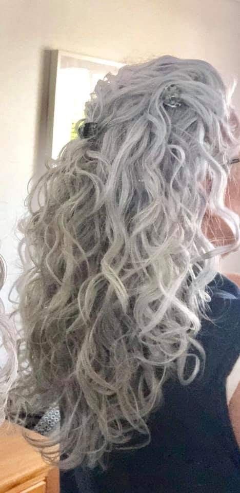 Grey and Gorgeous! ❤️ Silver Hair Curly, White Hair Curly, Long Curly Gray Hair, Grey Hair Long, Gray Hair With Lowlights Over 50 Curly, Long Gray Curly Hair Over 50, Long Curly White Hair, Long White Hair Woman, Grey Hair Inspiration Older Women