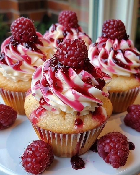 Raspberry Cheesecake Cupcakes Raspberry Cream Cheese Cupcakes, Raspberry Cupcake Filling, Raspberry Cheesecake Cupcakes, Raspberry Danish, Raspberry Compote, Cream Cheese Cupcakes, Dessert Pasta, Key Lime Cheesecake, Raspberry Cupcakes