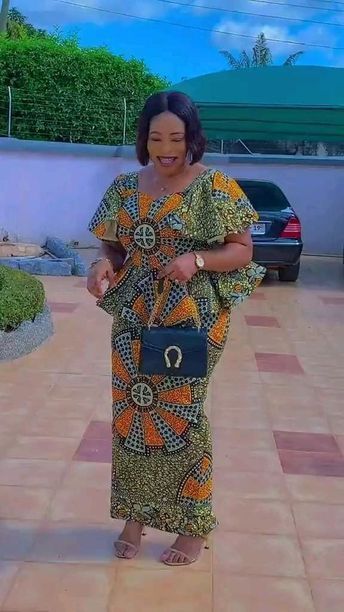 Boubou Styles For Women, Bubu Gown Styles, Makeup Looks Natural, African Fabric Dress, Long African Dresses, Kindergarden Activities, 2piece Outfits, Fashion Traditional