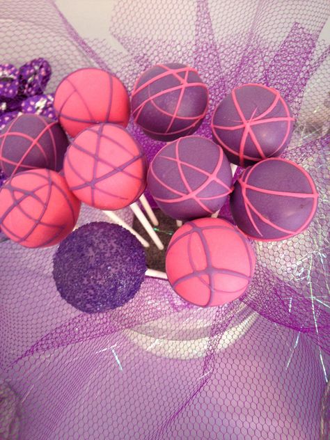 Cake pops -purple and pink -owl throne candy Bar Vampirina Cake Pops, Pink And Purple Cake Pops, Cake Pops Baby Shower Girl, Purple Cake Pops, Baby Shower Ideas For Girls Themes, Girl Shower Cake, Vampirina Birthday, Purple Desserts, Baby Shower Cupcakes For Girls