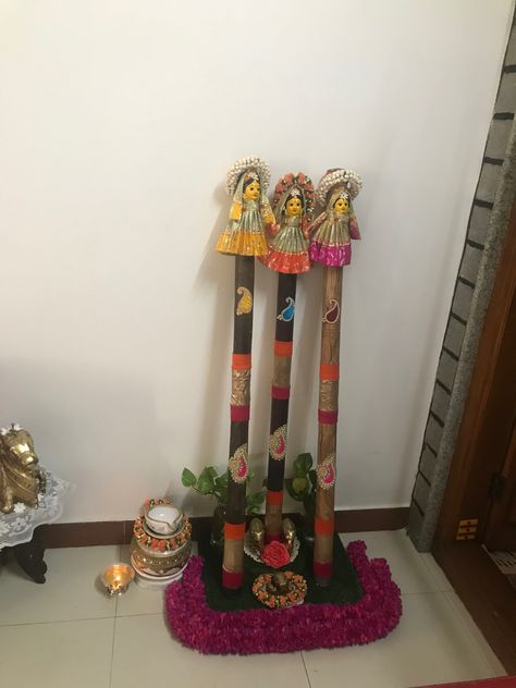 Haladi Shastra Decoration, Pasupu Kottadam Decoration, Ammavaru Decoration, Bangle Ceremony, Wedding Gift Art, Thali Decoration Ideas, Diwali Decorations At Home, Diy Crafts Love, Wedding Entrance Decor