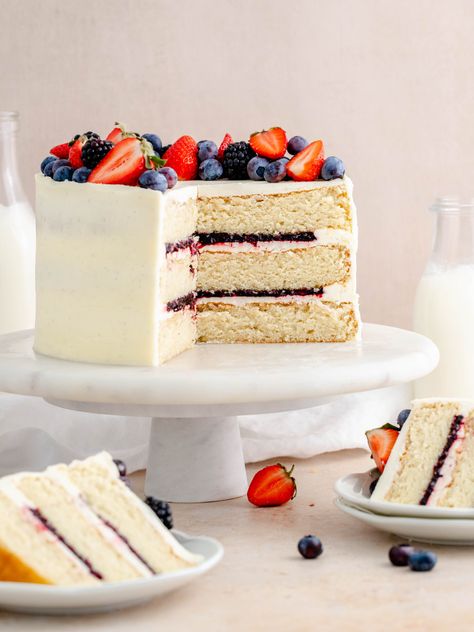 Strawberry and Blueberry Layer Cake - Julie Marie Eats Strawberry Blueberry Cake, Chocolate Spring Desserts, Blueberry Layer Cake, Blueberry Cake Filling, Homemade Cake Mixes, Spring Recipes Dessert, Fruity Cake, Homemade Frosting, Homemade Cake Recipes