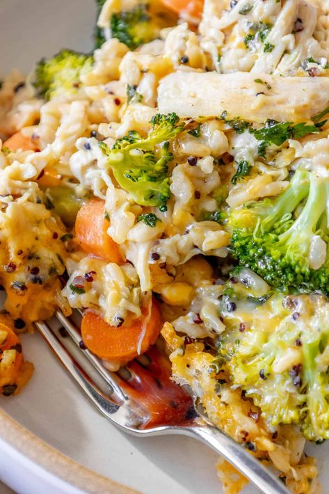 Easy Flavorful Chicken Recipes, Healthy Dinner Recipes With Quinoa, Hunger Happens Recipes, Easy Casserole Recipes To Freeze, Ww Friendly Dinners, One Pot Chicken And Quinoa, Easy Chicken Casserole Healthy, Shredded Chicken Dinner Ideas Healthy, Quinoa Lunch Ideas