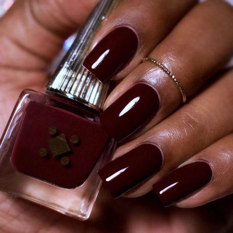 The 24 best winter nail colors for dark skin Nude Nails Black Women, Dark Nail Colors, Dark Skin Nail Polish, Dark Skin Nail Color, Nail Paint Shades, Dark Nail, Fall Nail Polish, Wine Nails, Nail Polish Colors Fall