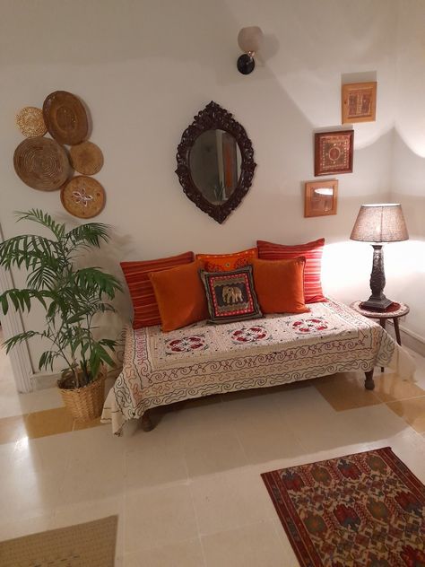 Traditional Pakistani Home Decor, Fauji Homes, Pakistani Home Decor, Pakistani Home, Living Room Decor Items, Boho Apartment Decor, Diy Straw, Indian Room Decor, Simple Living Room Decor