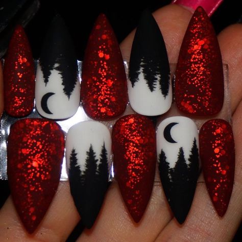 Christmas Nails 2023 Stiletto, Christmas Witch Nails, Pagan Yule Nails, Halloween Christmas Nails, Witchy Christmas Nails, Yule Nail Art, Scary Christmas Nails, Gothmas Nails, Emo Christmas Nails