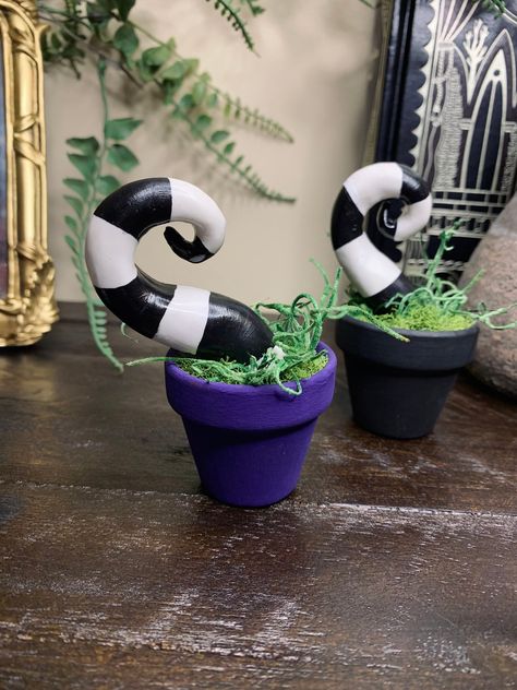 Beetlejuice Christmas, Tim Burton Decor, Tim Burton Party, Beetlejuice Wedding, Beetlejuice Sandworm, Mini Plant Pots, Beetlejuice Halloween, Halloween Clay, Mini Plant