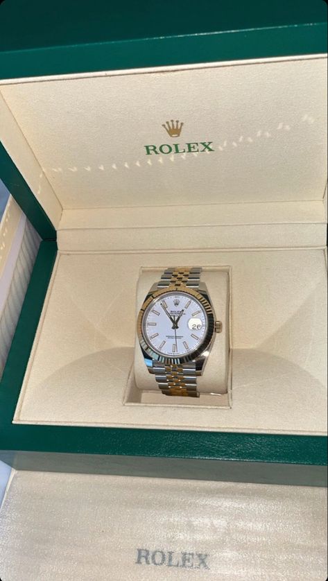 Rolex Watch Snapchat Story, Rolex Snapchat, Watch Gift Snapchat Story, Rolex Boutique, Wealthy Lifestyle Luxury, Medicine Snaps, Gold Wallpaper Phone, Shopping Pictures, Apple Gift Card