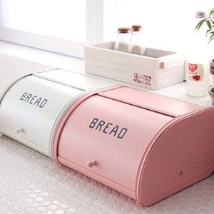 bread storage Colorful Bread, Pretty Bread, Pink Bread, Painted Bread, Bread Holder, Vintage Bread Boxes, Bread Kitchen, Bread Container, Estilo Shabby Chic