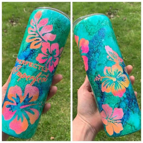 Epoxy Koozie Ideas, Peekaboo Tumbler Cups, Summer Tumbler Cups, Summer Tumbler Ideas, Spring Tumbler Ideas, Neon Tumbler Ideas, Hawaii Tumbler Ideas, Flower Glitter Tumbler, Tumbler Design Ideas