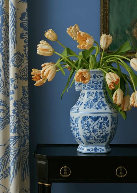 Madcap Cottage, Glam Pad, Dutch House, White Ginger Jars, Blue White Decor, Blue And White Fabric, Dutch Colonial, Blue And White Vase, Chinoiserie Chic