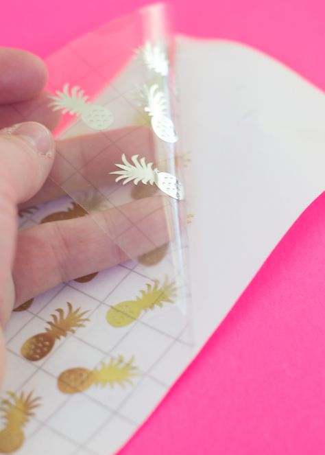 How to make your own personalized phone case using your Cricut Explore and some vinyl. #phonecase #cricutmade #cricutvinyl #cricutexplore #vinyl #pineapplephonecase Cricut Phone Case Ideas, Cricut Phone Case, Cricut Phone, Diy Phone Case Ideas, Cricket Designs, Make A Phone Case, Phone Case Ideas, Iphone Decal, Cricut Air