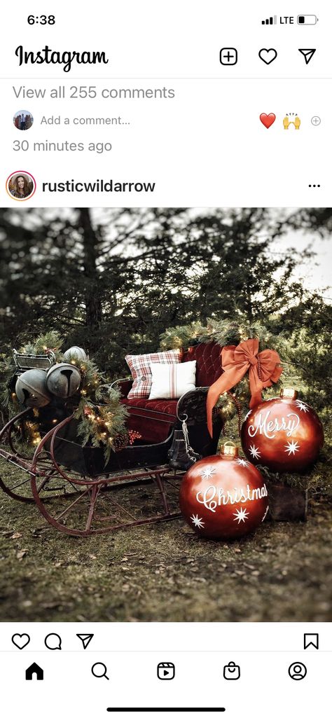 Sleigh Christmas Photoshoot, Sleigh Photoshoot, Christmas Photo Shoot Ideas, Wooden Sleigh, Christmas Photo Shoot, Christmas Photo Ideas, Christmas Portraits, Christmas Sleigh, Winter Photos