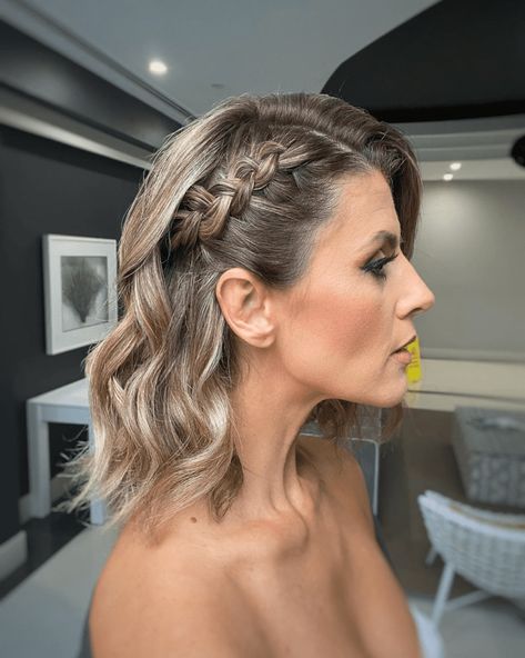 Glamorous Side Braids for a Stunning Look One Side Braided Hairstyles, Side Braid With Curls, Braid Hairstyles Ideas, Bridesmaid Hair Side, Side Braids, Side Braid Hairstyles, Everyday Hair, Hair To One Side, Twist Ponytail