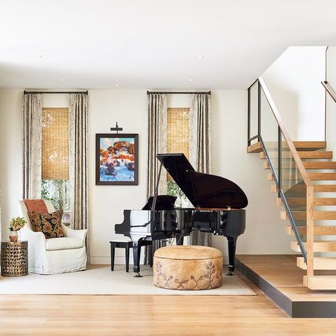 The Best Entryway Ideas of 2021 - Beautiful Foyer Designs Metal Light Fixture, Piano Room, Light Wood Floors, Foyer Design, Grand Piano, Design Del Prodotto, Metal Lighting, Modern Room, Dining Room Design