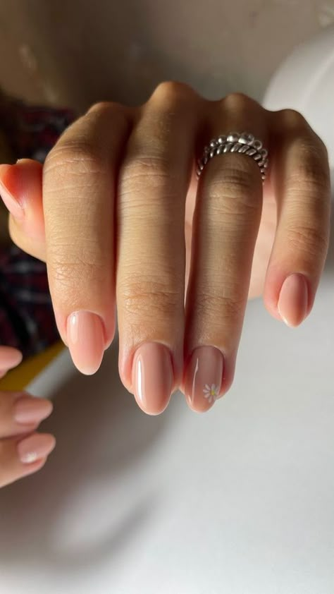 Nails Nude Ideas, Chic Wedding Nails, Nude Wedding Nails, Bridal Manicure, Mickey Nails, Minimal Nails Art, Short Acrylics, Makeup Nails Designs, Plain Nails