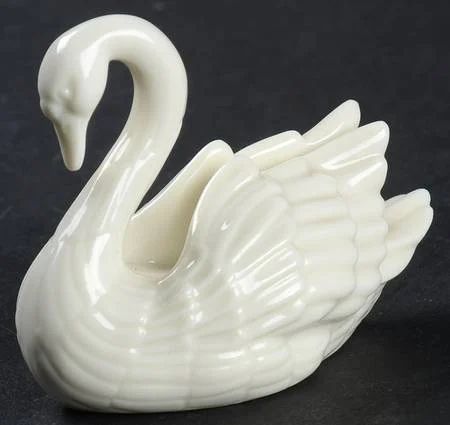 Swan Polymer Clay, Clay Swan, Feminine Esthetics, Dessert Styling, Swan Sculpture, Parting Hair, Swan Decor, Swan Figurine, Small Centerpieces