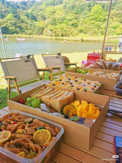 Camping Aesthetic Food, Aesthetic Picnic Food, Lake House Food, Boat Food Ideas, Lake House Food Ideas, Lake Food Ideas Summer, Food Ideas Summer, Lake Food Ideas, Summer Corn Salad