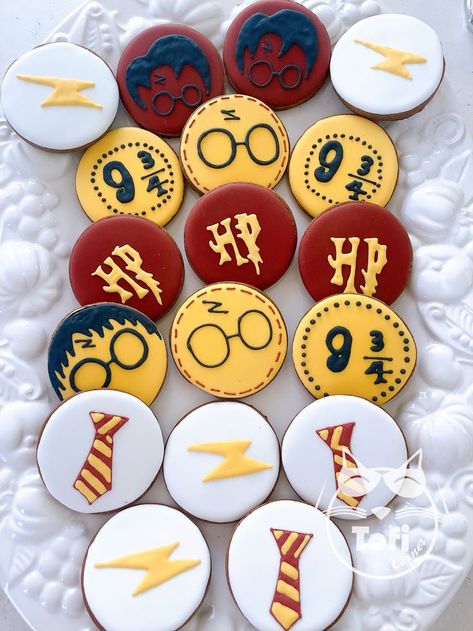 Harry Potter Buttercream Cookies, Harry Potter Cookies Easy, Harry Potter Biscuits, Harry Potter Cookies Decorated, Harry Potter Sugar Cookies, Harry Potter Cookie, Harry Potter Cookies, Harry Potter Tie, Harry Potter Cupcakes